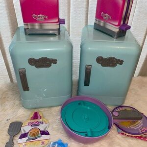 Cookeez Makery Freezy Cakez Playset by Moose Toys